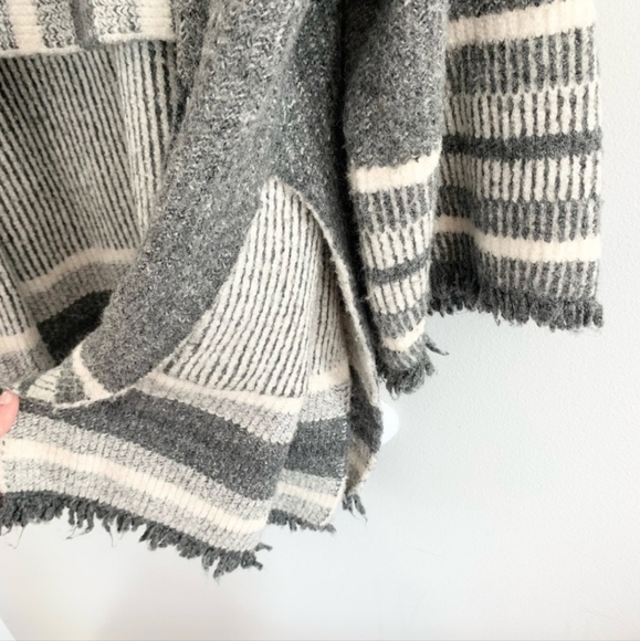 Zara Chunky Knit Oversized Fringe Cardigan Gray - Picture 8 of 9